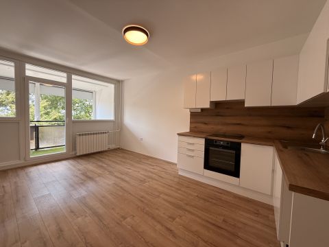 Eladó Lakás 7636 Pécs , Rózsadombon felújított 3 szobás földszinti lakás erkéllyel