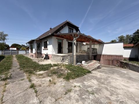 Eladó Ház 6300 Kalocsa , Kertvárosi részén