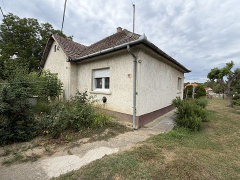 Eladó Ház 2243 Kóka , Szecsei utca