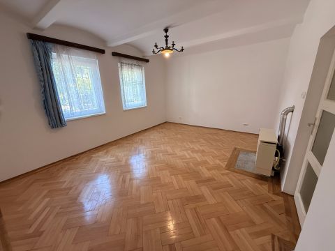 Eladó Lakás 1131 Budapest 13. kerület , Gyermek téri gyöngyszem-zöldövezet,csend,jó elhelyezkedés!