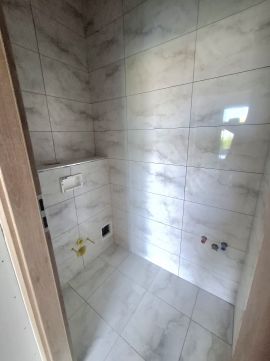 Eladó Lakás 6800 Hódmezővásárhely Modern, újépítésű napelemes, kiváló elosztású lakás