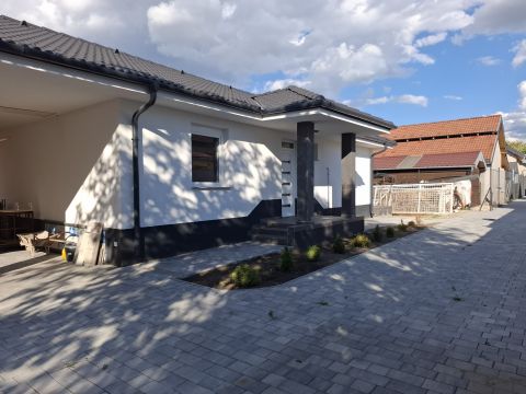 Eladó Ház 2360 Gyál új építésű nappali + 2 szobás ikerfél