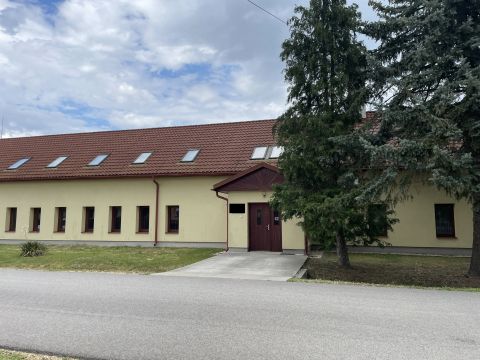 Kiadó Ház 9783 Egyházasrádóc , Jól megközelíthető helyen
