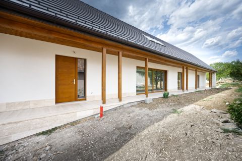 Eladó Ház 2038 Sóskút , EXLUZÍV otthon Sóskút központjához közel