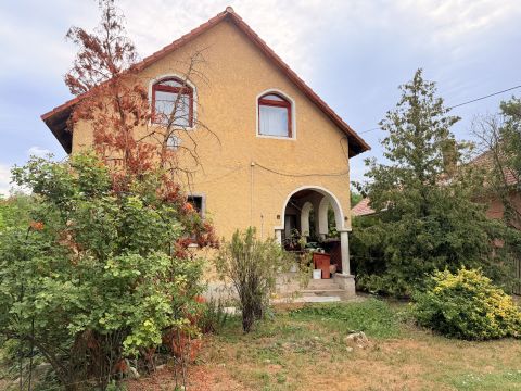 Eladó Ház 8181 Berhida , Berhida csendes, barátságos részén!