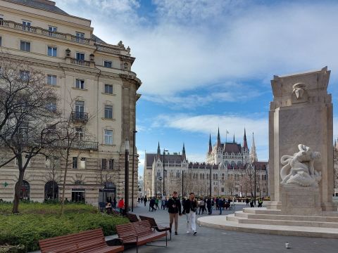 Eladó Lakás 1054 Budapest 5. kerület , Vértanúk tere