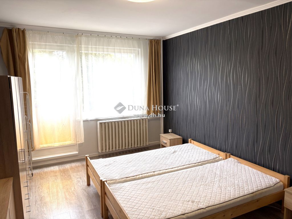 2500 Esztergom , Esztergom Vasutállomás — 1/21