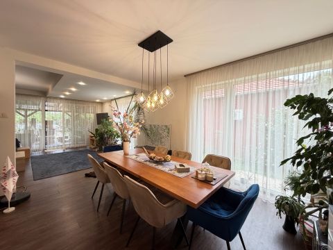 Eladó Ház 1225 Budapest 22. kerület Kis-Háros-Sziget szomszédságában önálló családi ház