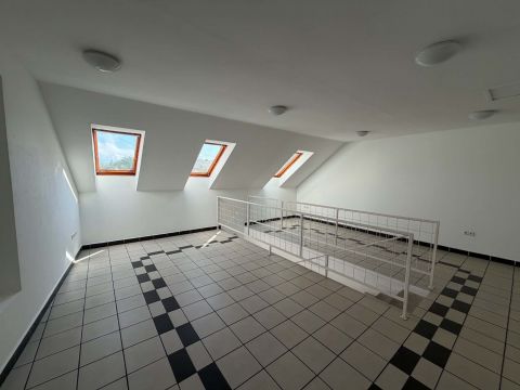 Eladó Üzlethelyiség 2310 Szigetszentmiklós 