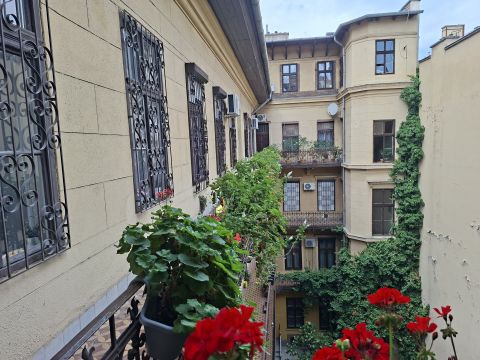 Eladó Lakás 1085 Budapest 8. kerület A PALOTANEGYEDBEN KÖNNYEN ALAKÍTHATÓ, KIVÁLÓ BEFEKTETÉS!