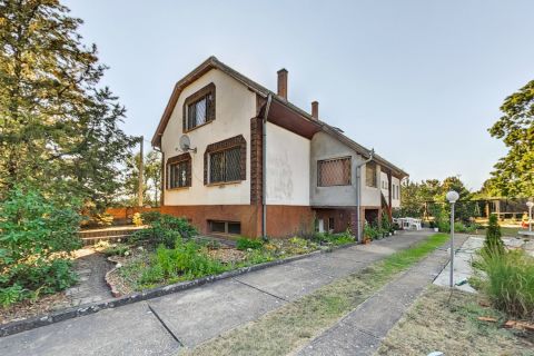Eladó Ház 6065 Lakitelek , Lakitelek szélén kétgenerációs családi ház eladó