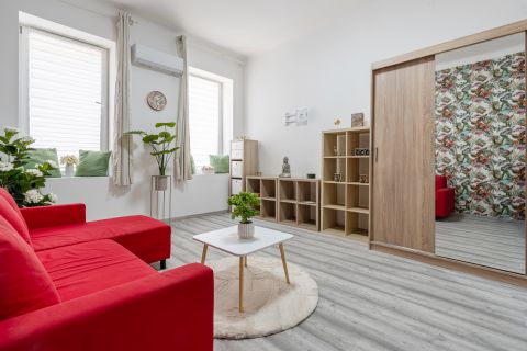 Eladó Lakás 1089 Budapest 8. kerület , Füvészkert - Egyetemek közelében osp -felújított,önálló HRSZ