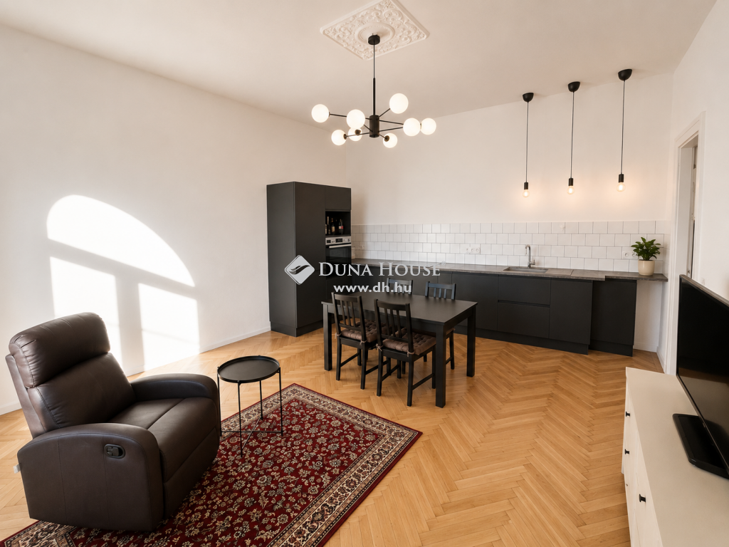 9200 Mosonmagyaróvár , Nábob étterem közelében — 1/13