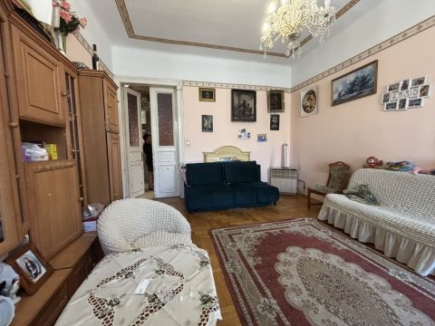 Eladó Lakás 1088 Budapest 8. kerület 3.EMELTI, SZUPER KÖZLEKEDÉS