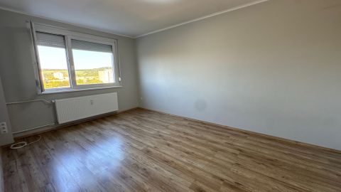 Eladó Lakás 8400 Ajka 