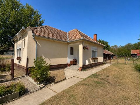 Eladó Ház 9131 Mórichida , Hunyadi utca közelében