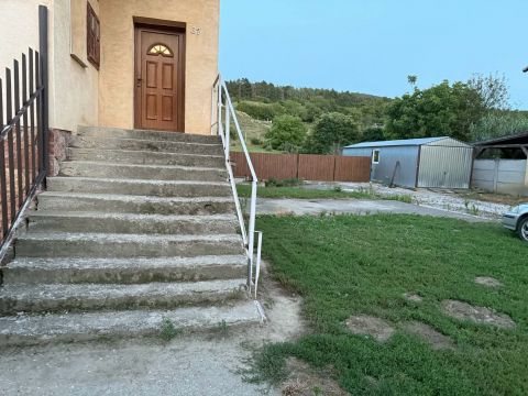Eladó Ház 2533 Bajót 
