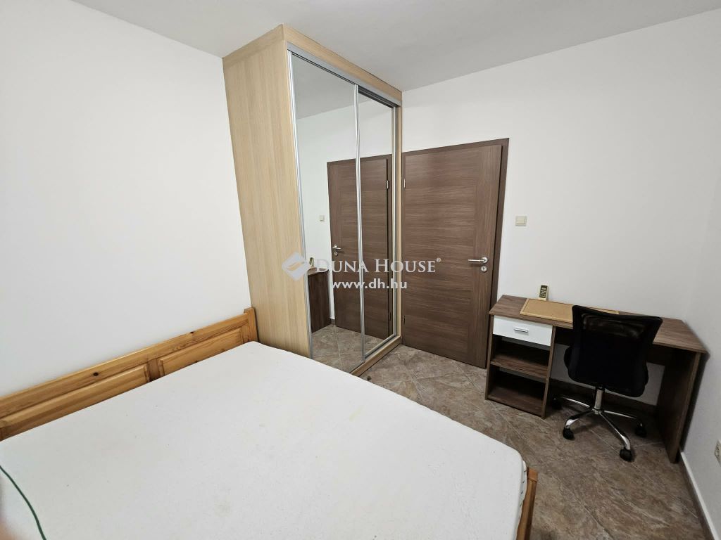 7633 Pécs — 1/14