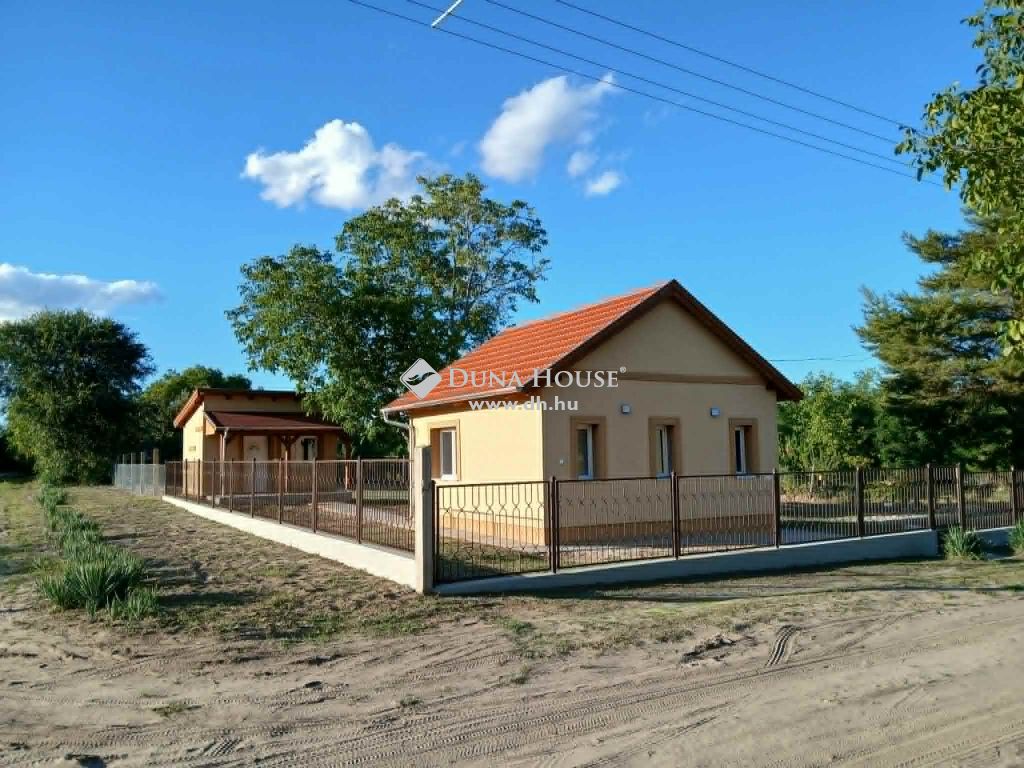 6100 Kiskunfélegyháza , Selymes kereszt dülő — 1/14
