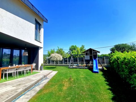 Eladó Ház 2072 Zsámbék modern, igényes otthon, parkosított kerttel