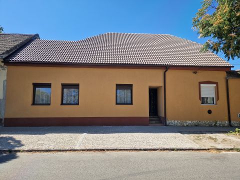 Eladó Lakás 6500 Baja , Belváros, Shell kúthoz közel