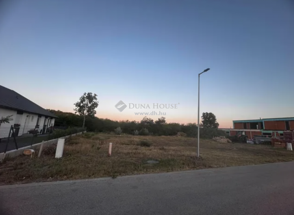 2330 Dunaharaszti — 1/8