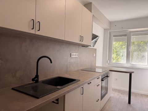 Eladó Lakás 7622 Pécs , PTE-KTK és ÁJK mellett felújított TÉGLA lakás
