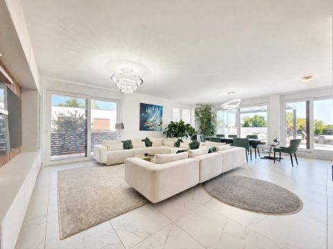 Eladó Lakás 1151 Budapest 15. kerület XV. Penthouse 166nm 7 szoba, 68nm terasz, 20nm télikert 2024