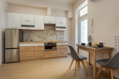 Eladó Lakás 1071 Budapest 7. kerület , Felújított, bútorozott-gépesített lakás (1.)