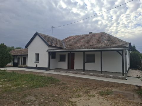 Eladó Ház 2765 Farmos 