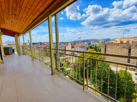 Eladó Lakás 1094 Budapest 9. kerület , Duplex  penthouse a Semmelweis Egyetemnél!