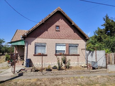 Eladó Ház 5083 Kengyel 5083 Kengyel, csendes