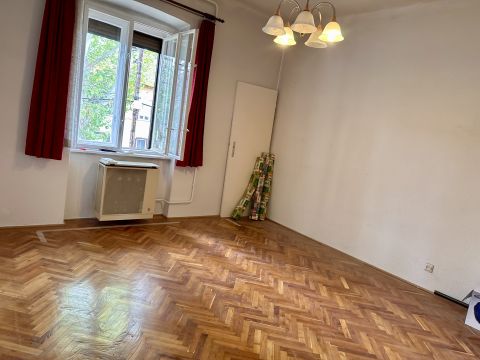 Eladó Lakás 1192 Budapest 19. kerület Wekerle telepen, önálló garázzsal, kerttel, 2 szobás lakás!