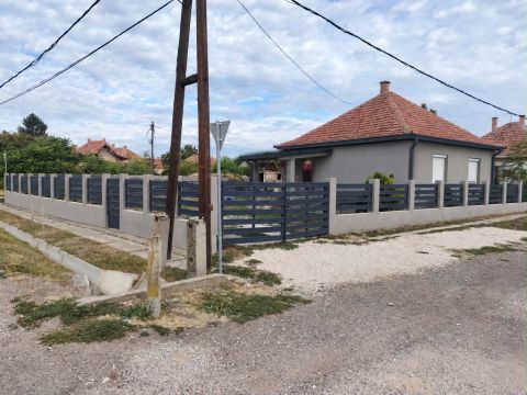 Eladó Ház 5052 Újszász Központhoz közel