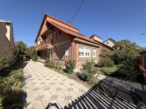 Eladó Ház 5700 Gyula , Krinolinkert