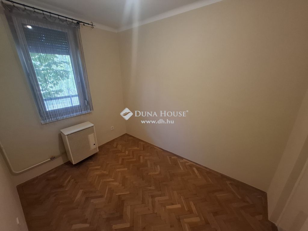 Kiadó Lakás, 6100 Kiskunfélegyháza , Belvárosi 3 szobás, erkélyes, első emeleti lakás