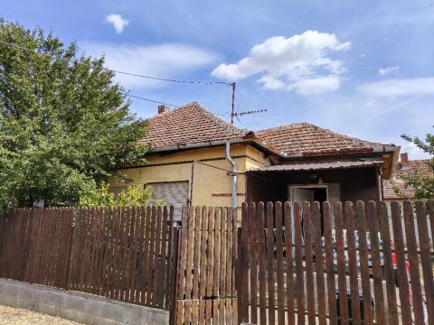Eladó Ház 5083 Kengyel , 5083 Kengyel, csendes