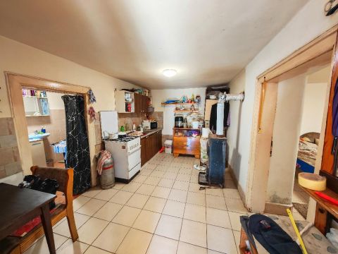 Eladó Ház 2340 Kiskunlacháza , 2340 Kiskunlacháza, Központ közeli