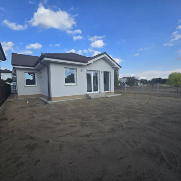 Eladó Ház 6000 Kecskemét Petőfiváros új részén, nappali+3 szobás ház!