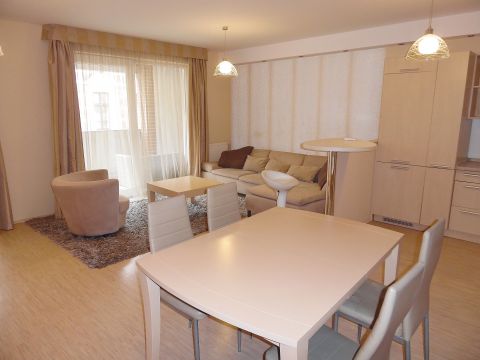 Kiadó Lakás 4025 Debrecen Belvárosi berendezett 1+2 szobás albérlet.