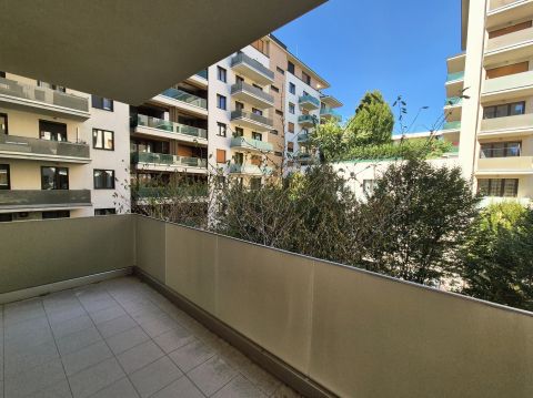 Eladó Lakás 1082 Budapest 8. kerület , CORVIN sétányon 3 szobás ÚJSZERŰ lakás NAGY TERASSZAL