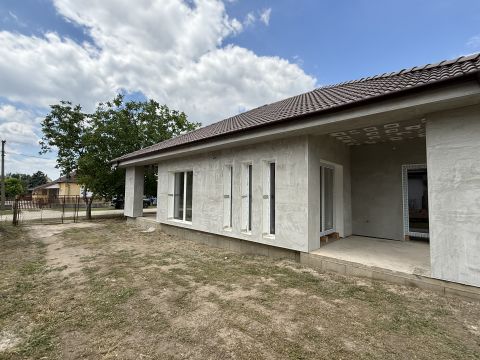 Eladó Ház 2490 Pusztaszabolcs Csendes mellékutca