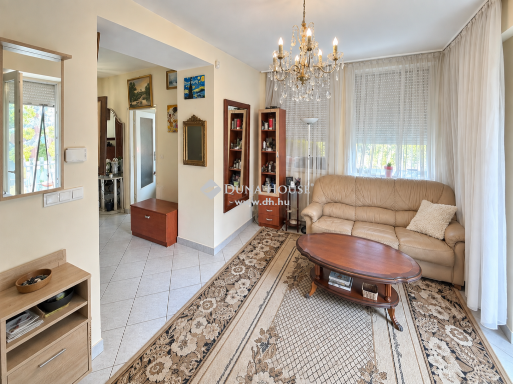 8220 Balatonalmádi , Balatonalmádi Baross Gábor u közelében — 1/19