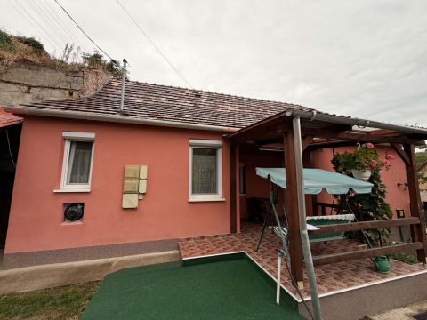 Eladó Ház 2521 Csolnok , Csolnok Művelődési Ház