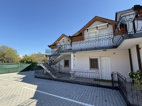 Eladó Lakás 8314 Vonyarcvashegy , Csendes mellékutca