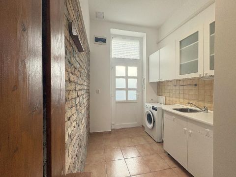 Eladó Lakás 1089 Budapest 8. kerület , 1089 Budapest 8, Közszolgálati Egyetem