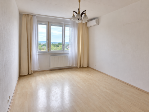 Eladó Lakás 1158 Budapest 15. kerület , Újpalotán 2 szobás 53 nm-es 5.emeleti budai panorámás lakás 