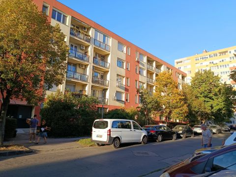 Eladó Lakás 1149 Budapest 14. kerület , 2-es metrótól 3 percre