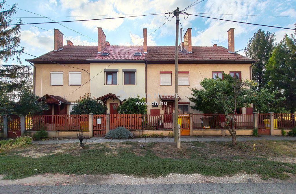 5920 Csorvás , Gábor Áron utcában — 1/22