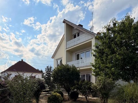 Eladó Ház 9700 Szombathely , Nyugati városrészen 2 szintes, 5 szobás családi ház!